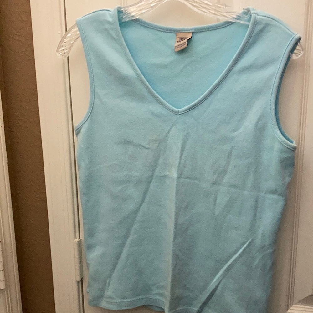 FINAL MARKDOWN High Sierra v neck tank top large